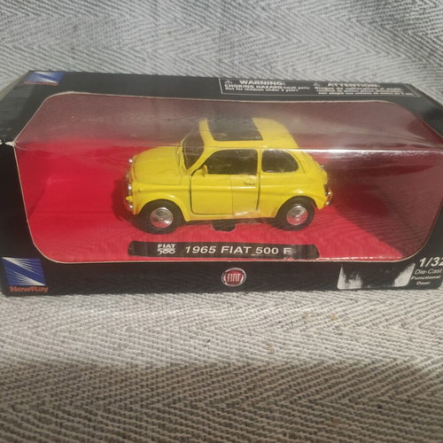 Fiat 1965 500F metal miniature 1:32 scale new in box