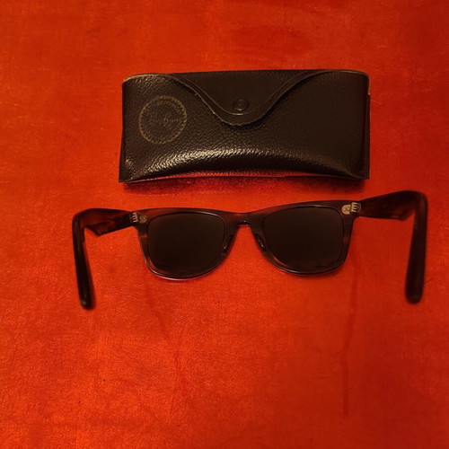 Ray Ban Wayfarer sunglasses like new, vintage brown tortoise