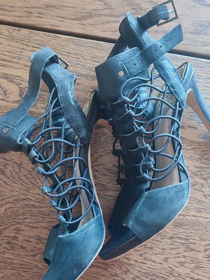 Vince Camuto sandals used, leather, black, size 38-38.5