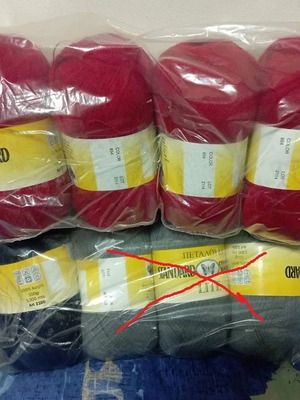 Standard lite Petalouda 100% acrylic 100g and 1300m, new (4 red 854 & 1 blue 805)