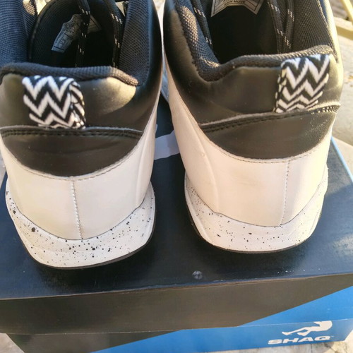 Shaq basketball sneakers like new, size 40, black and white