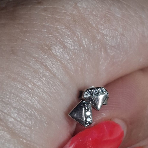 Pandora diamond earrings decorated with zircon stones