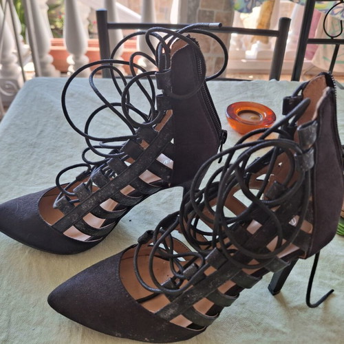 Pumps size 36 black, like new