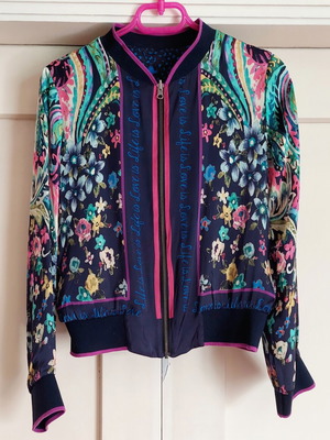 Printed lightweight jacket brand new, size M 38