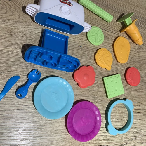 Play Doh Toaster Set like new with many designs
