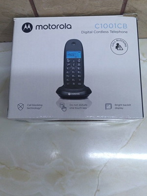 Motorola C1001CB Digital Cordless Telephone like new, black, wireless