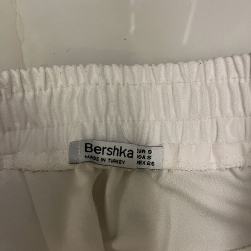 Bershka women's pants white size S like new