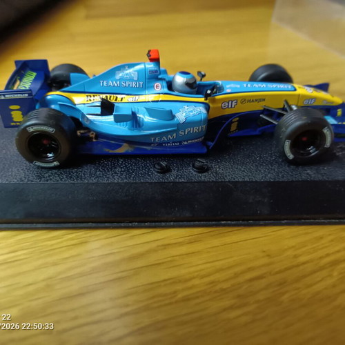Renault F1 limited edition model car like new