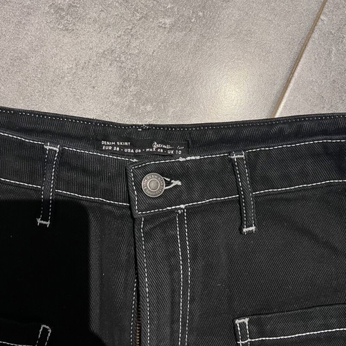 Black denim skirt Stradivarius like new with white seams