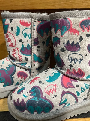 Ugg kids boots like new, grey, size 23-24