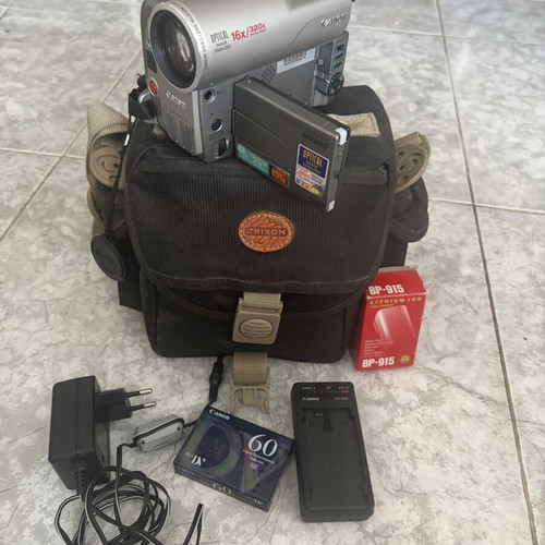 Canon MV200 PAL MiniDV camcorder with 2 batteries, charger, case & sealed tape
