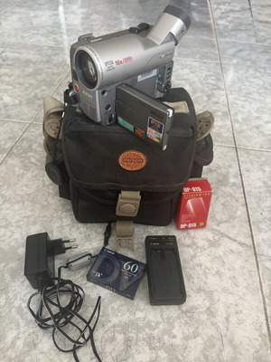 Canon MV200 PAL MiniDV camcorder with 2 batteries, charger, case & sealed tape