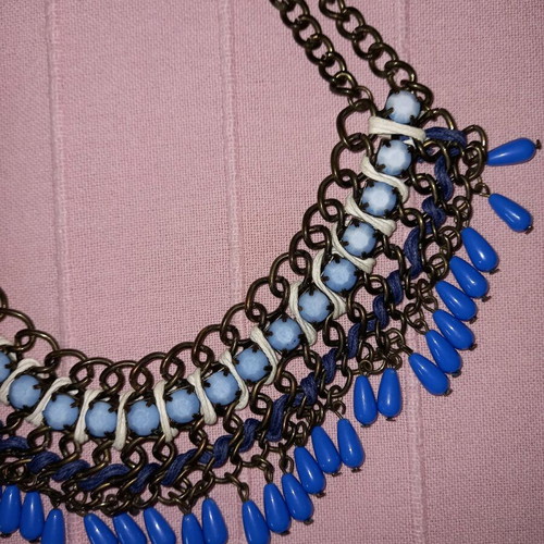 Necklace like new, blue
