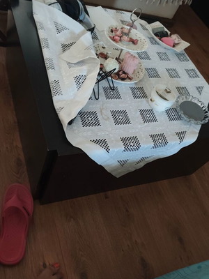 Coffee table with storage compartment