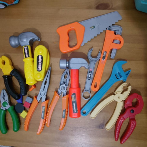 Children's toy tool set