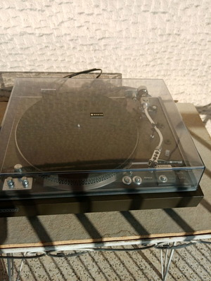 Sanyo record player used with new stylus, direct drive, gray