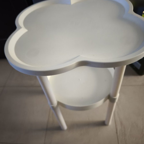Flower-shaped plastic table like new, versatile use, 33x33x46 cm