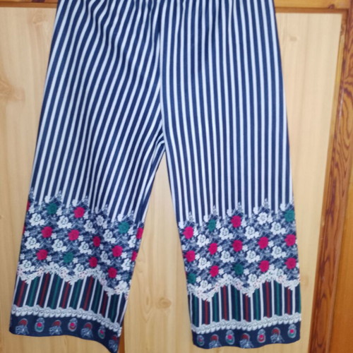 Short striped printed palazzo pants used, size S, blue and pink