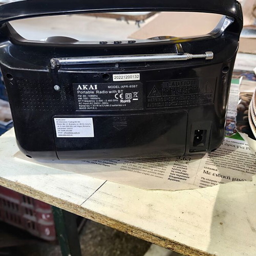 Akai APR-85BT portable analog radio with Bluetooth