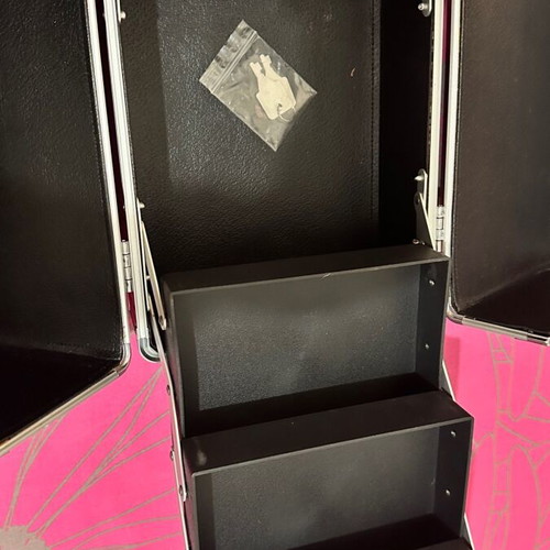 Aesthetic case like new for carrying nail polish and hairdressing items