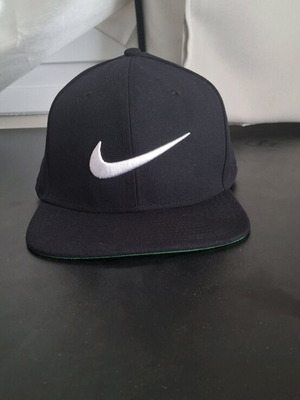Καπέλο Nike Pro Snapback καινούργιο, μέγεθος L/XL, μαύρο με πράσινη επένδυση