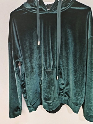 Velvet green Stradivarius blouse with pocket and hood like new