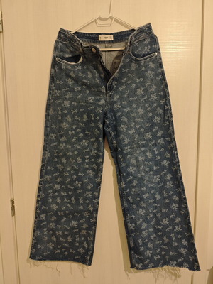 Mango denim jeans with floral pattern like new, blue