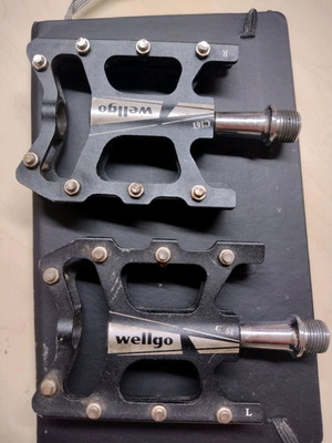 Welgo pedals like new with excellent grip