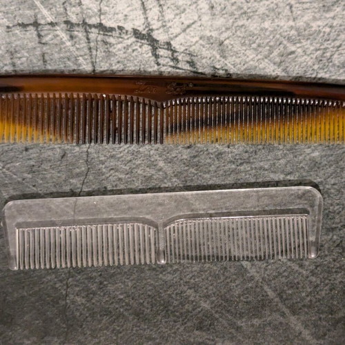 Small travel combs like new, pack of two
