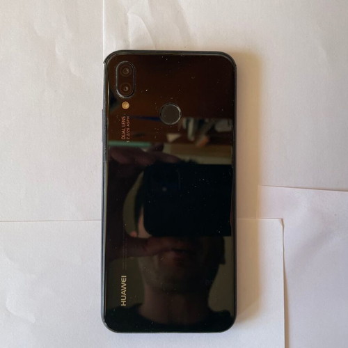 Huawei P20 Lite 4GB/64GB μεταχειρισμένο, μαύρο, με κίτρινη γραμμή στην οθόνη