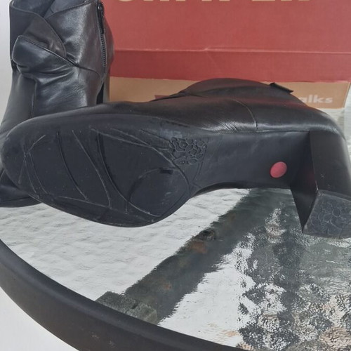 Camper leather ankle boots like new, black