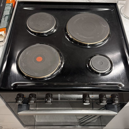 Pitsos kitchen stove with oven, like new