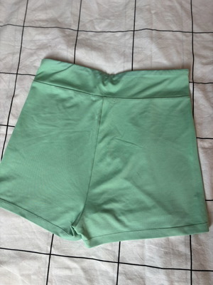 Sinsay shorts size M like new, green