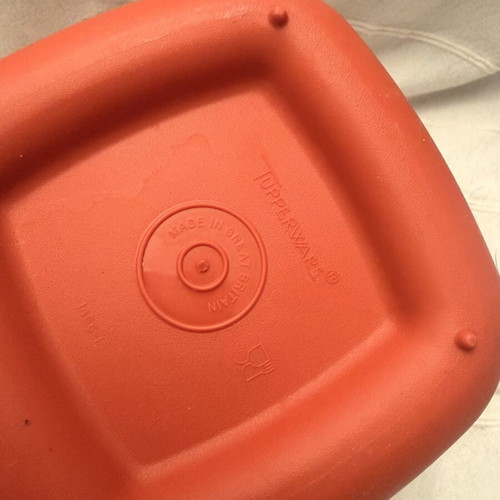 Tupperware Ice Cube Keeper Container 1466 vintage, used