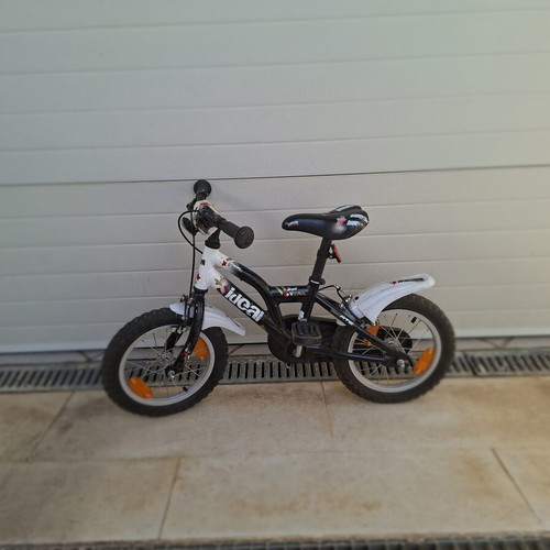 Children's bicycle used, size 14, with handlebar protectors