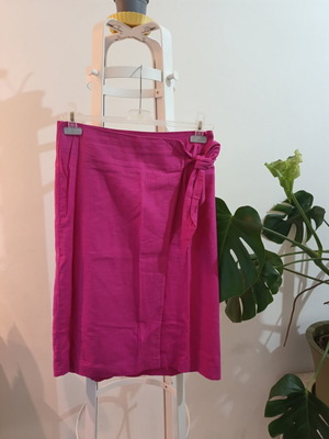 Calliope pink skirt with split and bow size S like new