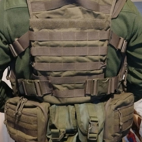 Tasmanian Tiger Chest Rig like new, full set Olive