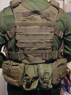 Tasmanian Tiger Chest Rig like new, full set Olive