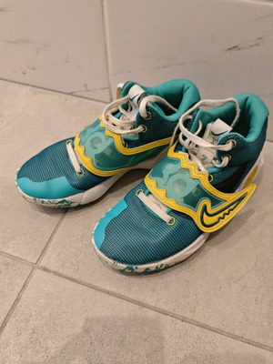 Nike KD Trey 5 X athletic shoes like new, size 42, turquoise