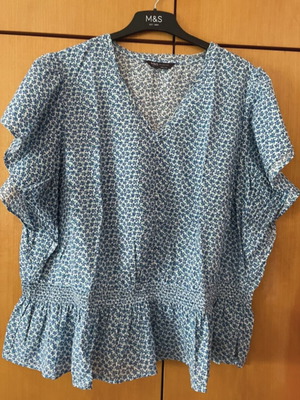 Floral top Marks & Spencer size 22 like new, 100% cotton