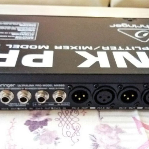 Behringer Ultra Link Pro MX 882 like new with 4 stereo amplifiers
