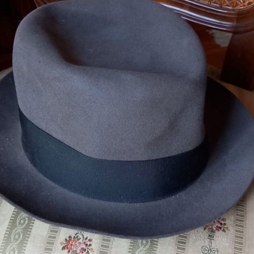Vintage Burberrys wool hat mint condition, gray and black