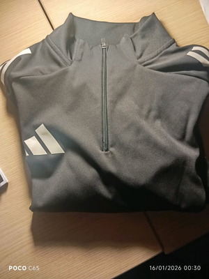 Adidas zip XL in very good condition, lightly used, black and white