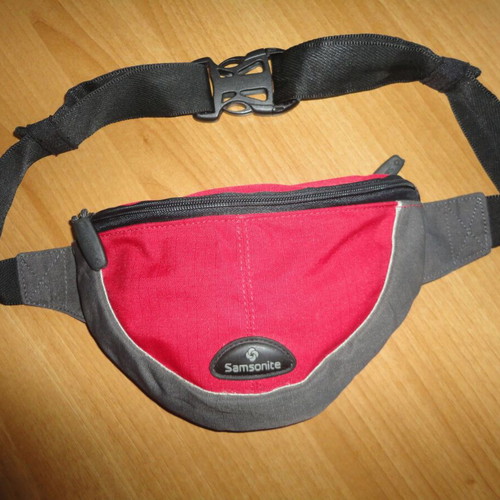 Samsonite crossbody bag like new, red