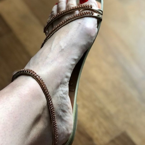 Solidea gold-bronze rhinestone strappy sandals size 39 like new