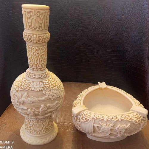 Resin vase and ashtray set like new, 2 pieces