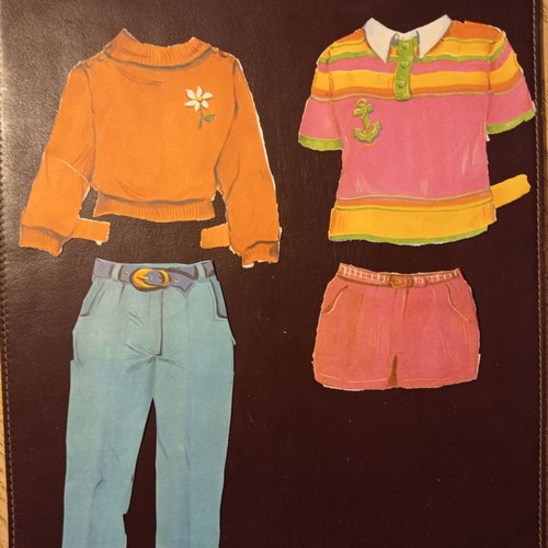 Χαρτινή κούκλα vintage δεκαετίας 70 μεταχειρισμένη με ρούχα