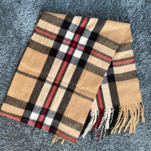 House of Tweed scarf like new with fringes and tassels