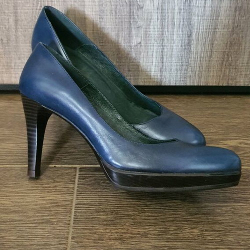 Patricia Miller blue pumps like new, size 40