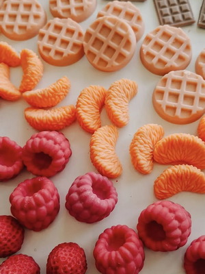 Wax melts with fragrances
